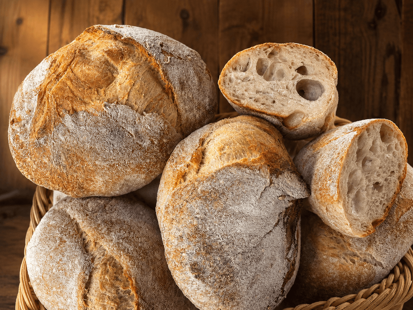 Il nostro pane: pagnotte artigianali a lievitazione naturale appena sfornate
